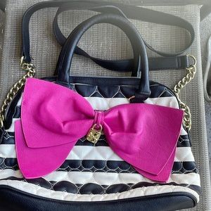 Beaty Johnson purse